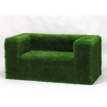 Divano due sedute cm. 170x90 H.80 rivestito con erba sintetica